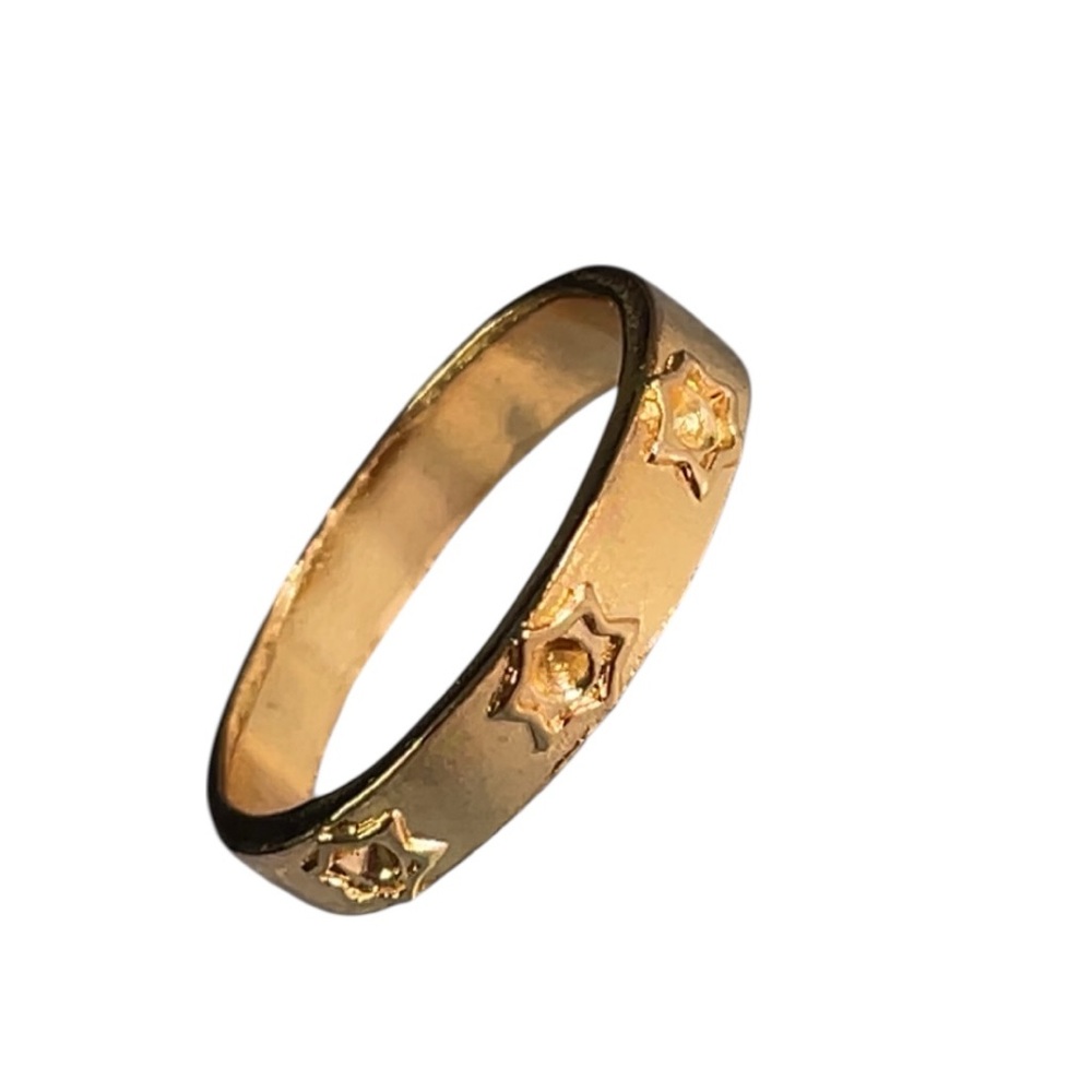 Gold Star Accent Women's Band Ring - Gold